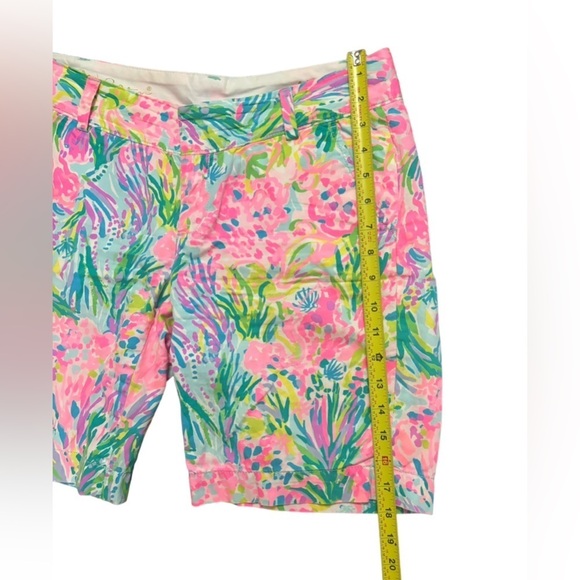 LILLY PULITZER WOMEN Sz4  CHIPPER  PRINTED  SHORT BERMUDA MULTI - Picture 12 of 13